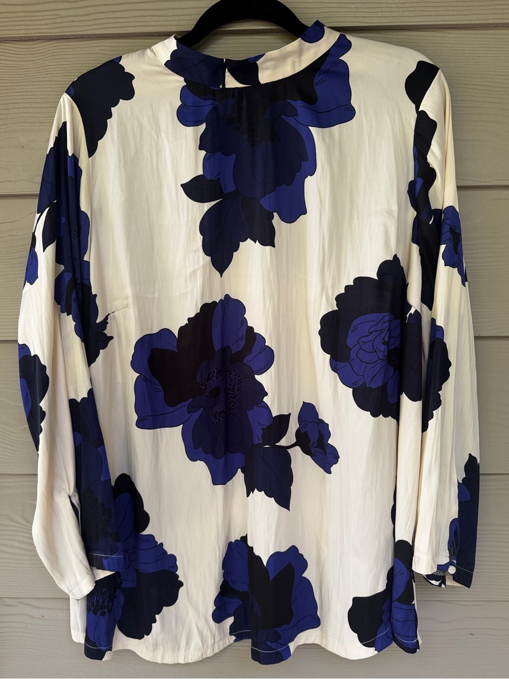 Lane Bryant Blouse Women’s size 20 Ivory Blue Floral Print Mock Neck Long Sleeve